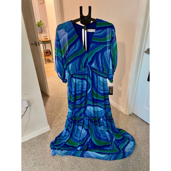 Taylor Dresses & Skirts - NWT! Taylor Dolman Elbow Sleeve V-Neck Smocked Empire Waist Dress Women’s 16